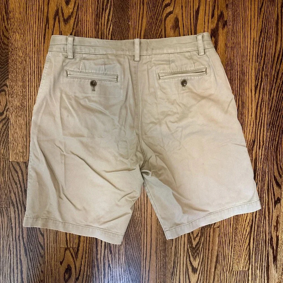 Banana Republic Khaki Shorts Sz 32 - Picture 2 of 4